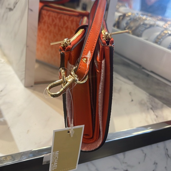 Michael Kors Jet Set Lg Ombré Signature Logo Double Zip Wallet Wristlet
RED - Picture 3 of 16